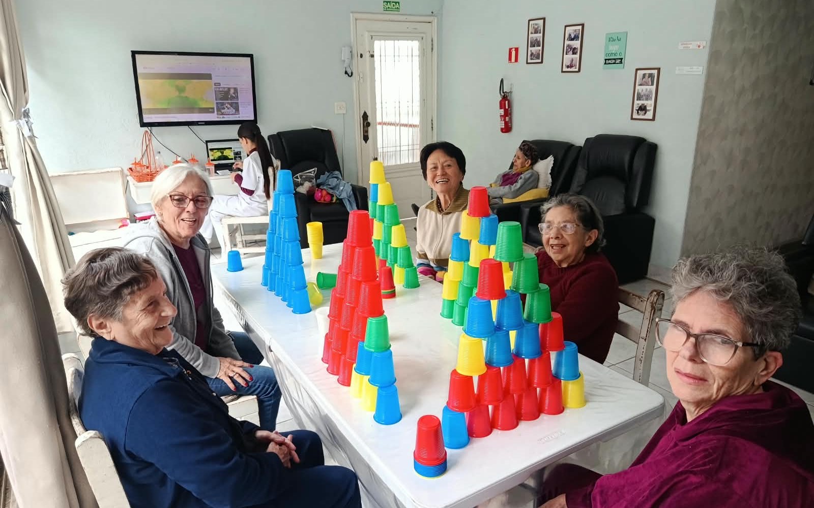 Estimulação cognitiva com jogos em grupo no Espaço Ikaria