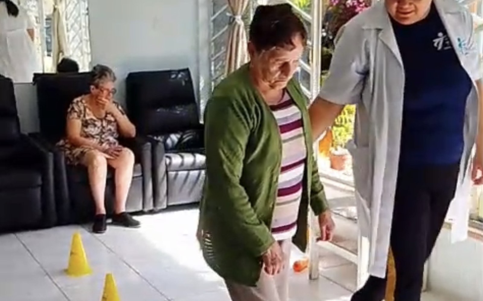 Exercício de equilíbrio com cones sob orientação no Espaço Ikaria